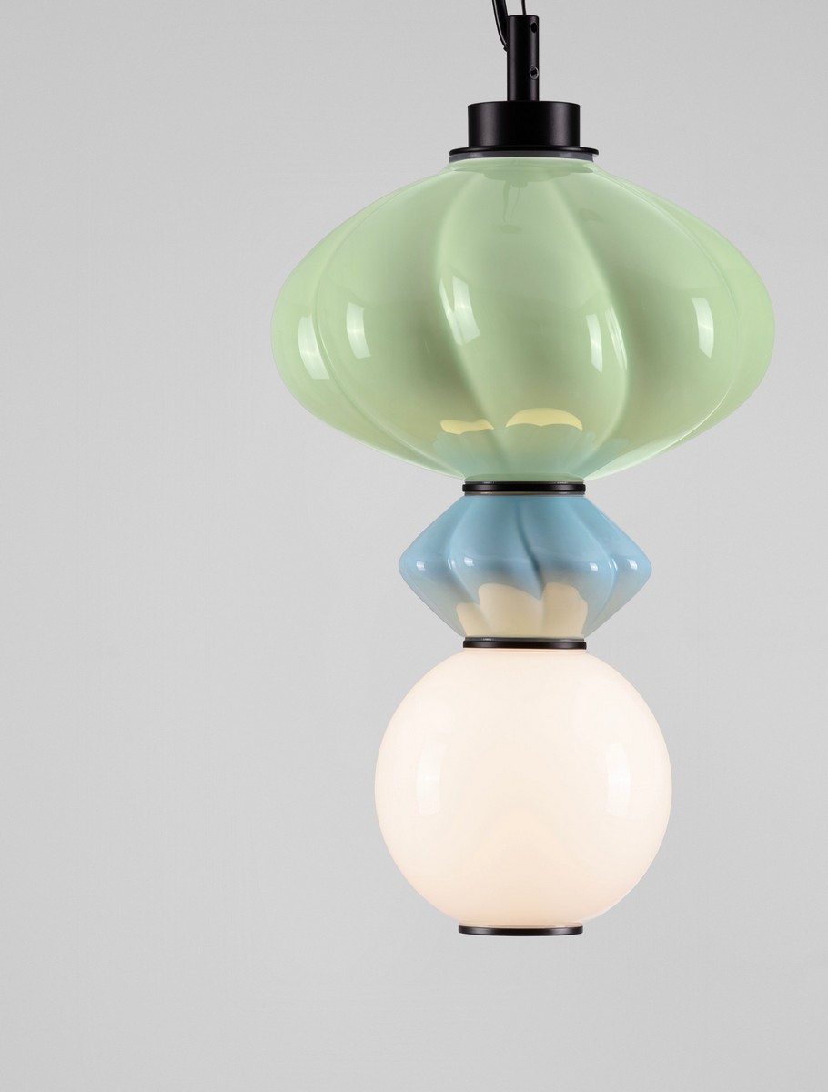 ΚΡΕΜΑΣΤΟ ΜΟΝΟΦΩΤΟ Matt Black Metal Base Sage Green & Blue Ceramic & Opal Glass