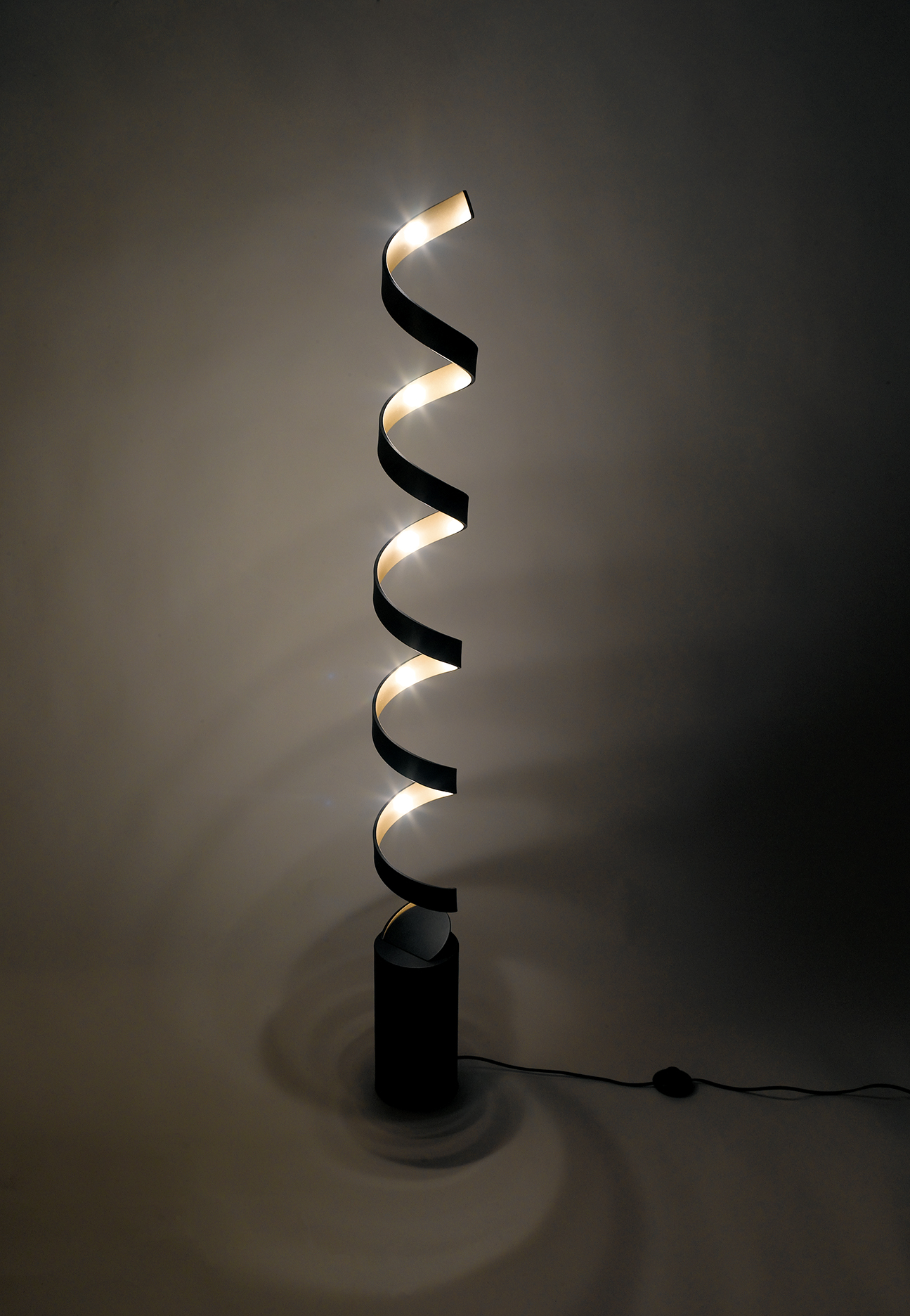 PIANTANA LED HELIX NERO/ORO 30W 1700LM 3000K 14,5X152CM